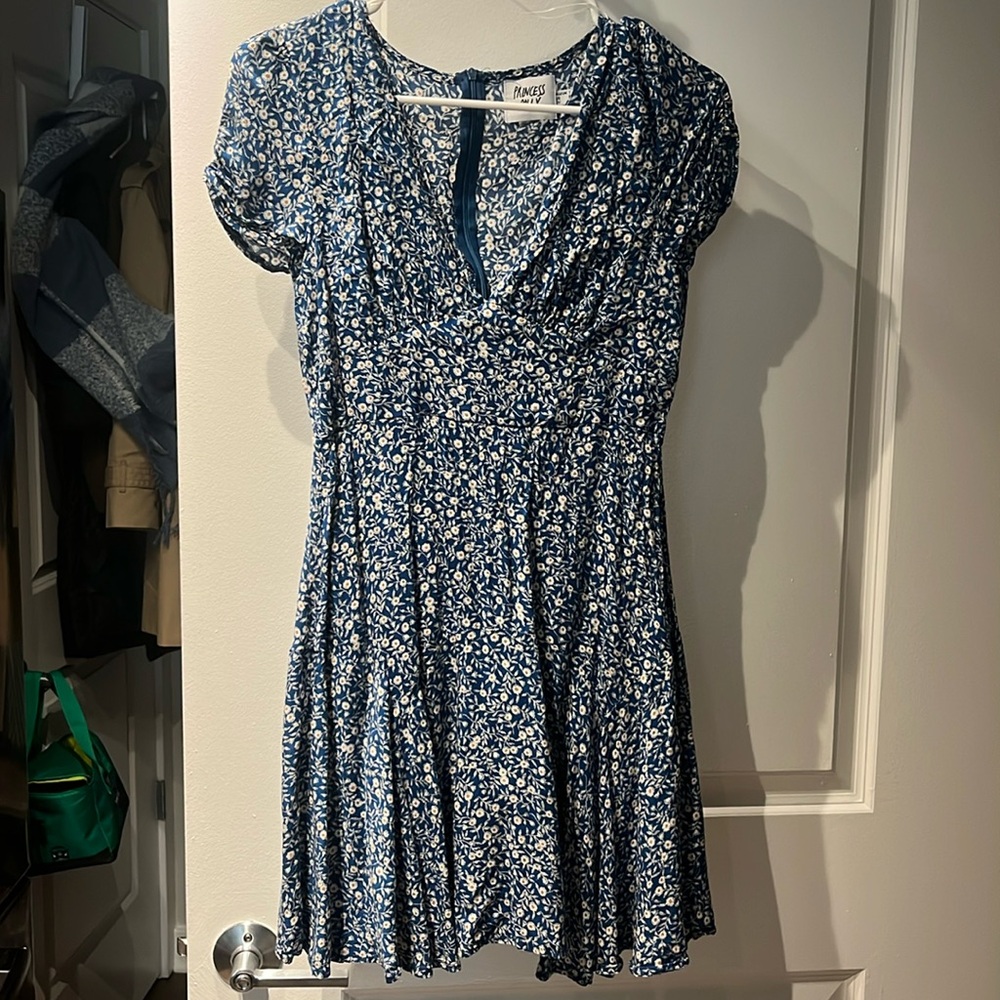 ✨🌼🌻Like New VNeck Dress🌼🌻 ✨